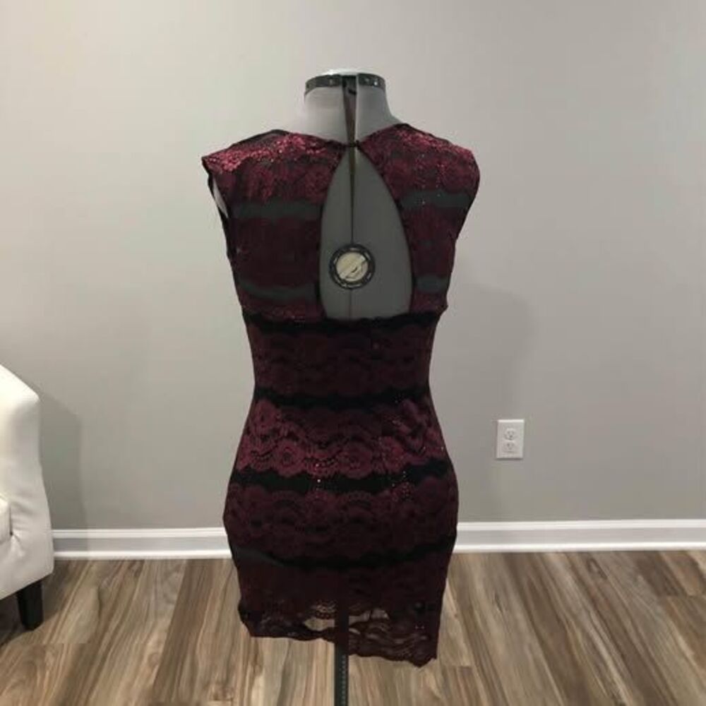 Dress NWT Large Charlotte Russe Sleeveless Red & Black Lace Key Hole Back C5782